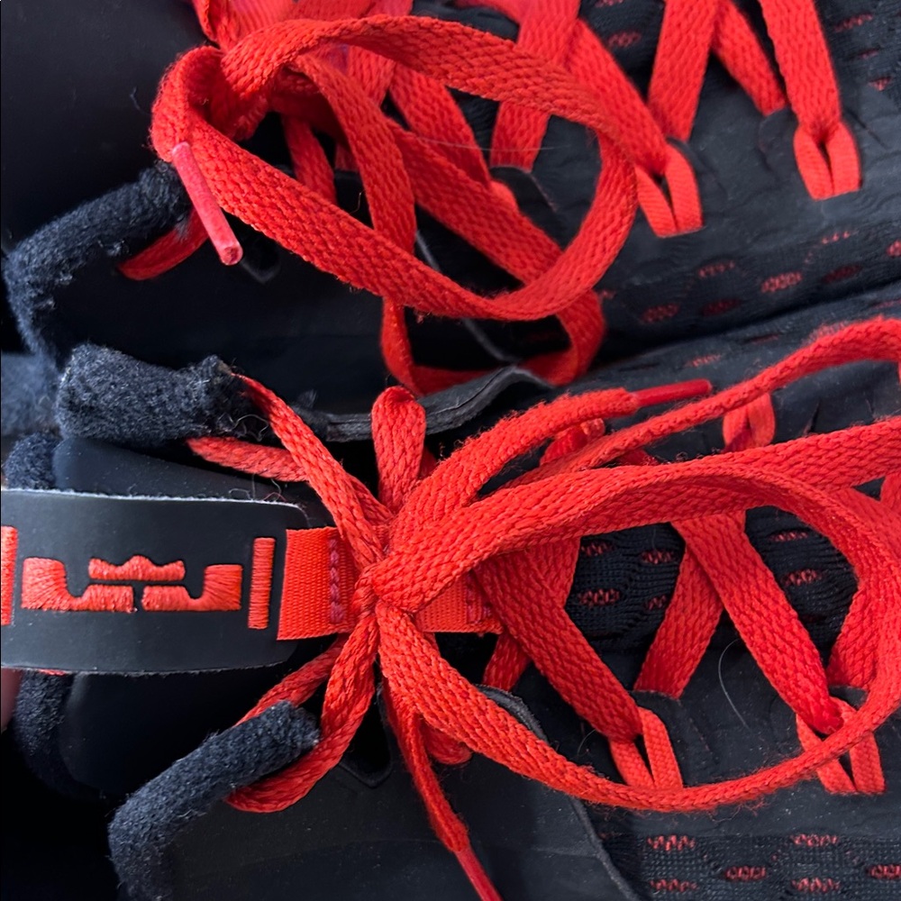 Nike LeBron Witness 5 Basketball Black and Red Sneakers - Picture 10 of 12